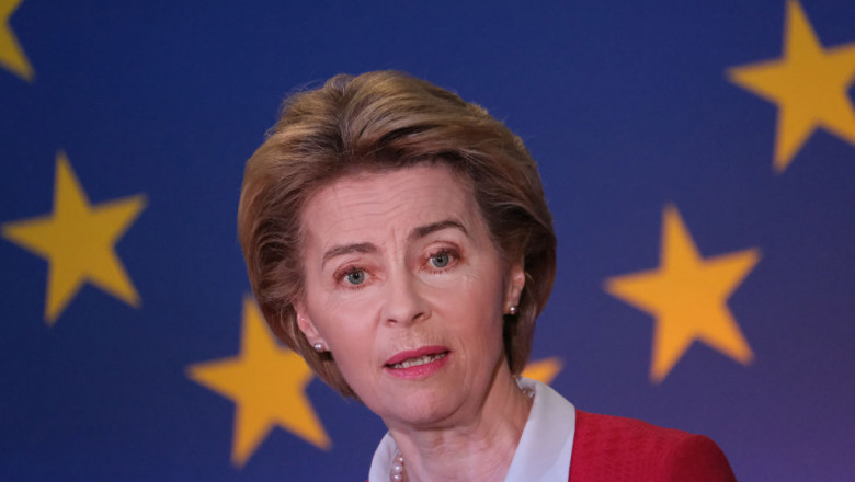 _European Commission President Ursula von der Leyen Uses Medical Background to Assist Passenger During Flight Emergency_