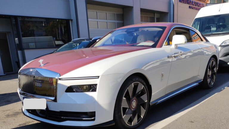 _Rolls Royce Spectre_ A Glimpse into the Future of Luxury Electric Cars in Romania_